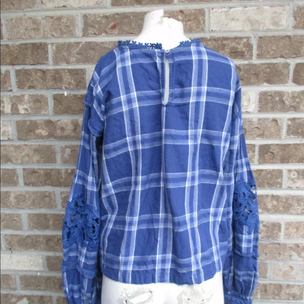 Free People Long sleeve W/ Lace details top sz M - Picture 3 of 4